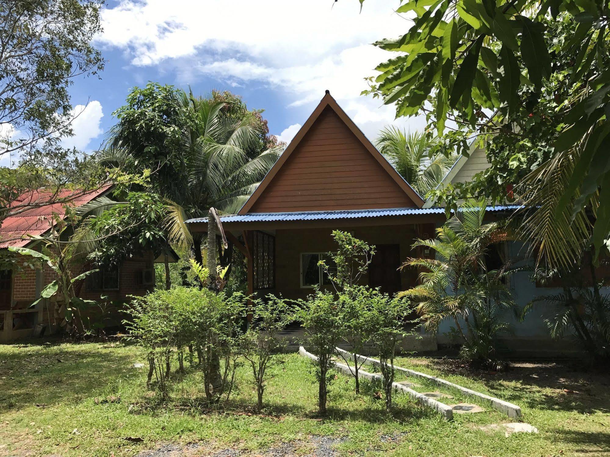 Coconut Bungalow Hotel Nai Yang Exterior photo