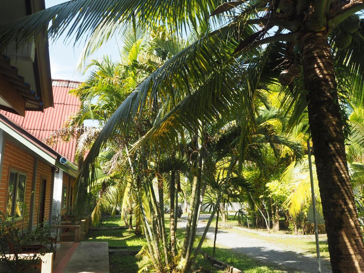 Coconut Bungalow Hotel Nai Yang Exterior photo