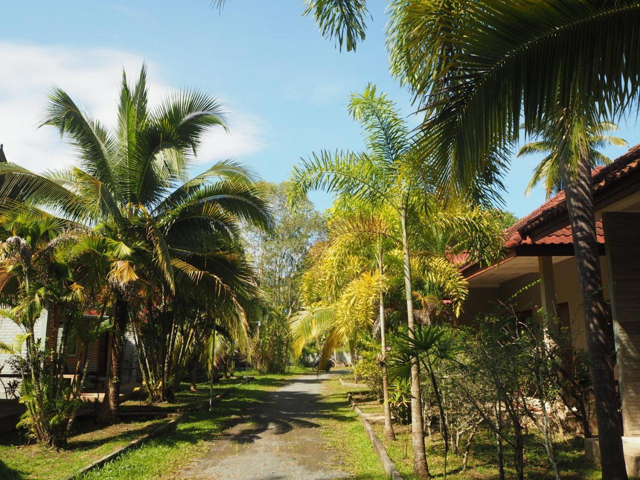 Coconut Bungalow Hotel Nai Yang Exterior photo